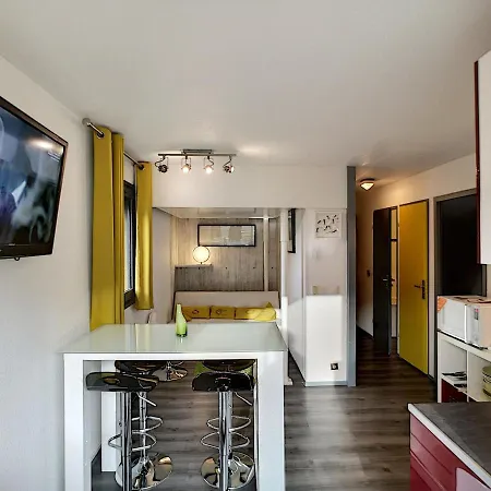 Renove 2 Pieces, 4 Pers, Wifi, Pied Des Pistes, A Proximite Commerces - Fr-1-178-125
